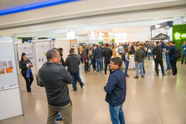 Sessão de pôsteres e feira de expositores do 35º CNMS